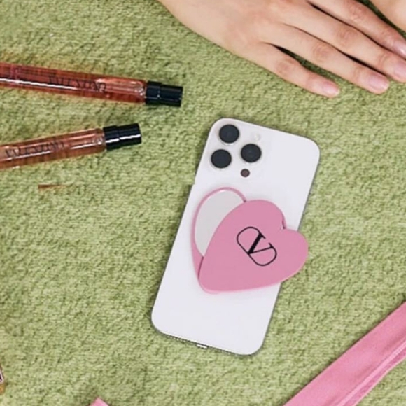 Valentino Beauty Line Smartphone Magnetic Heart Mirror!